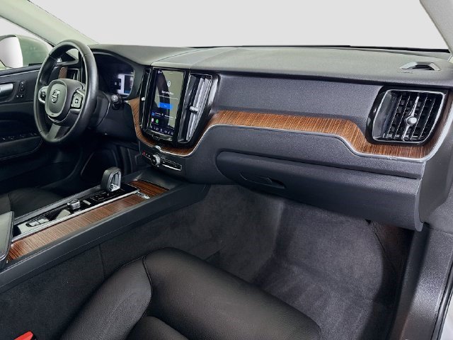 Used 2023 Volvo XC60 B5 Plus FWD image 29