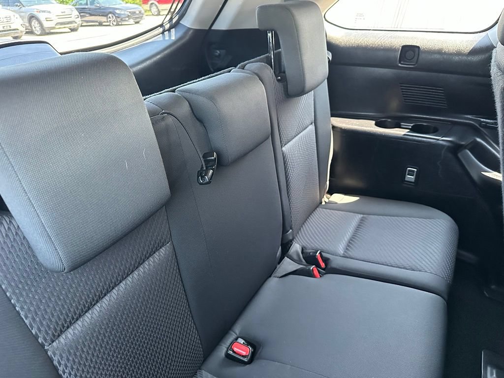 Used 2019 Toyota Highlander LE AWD/4WD image 30