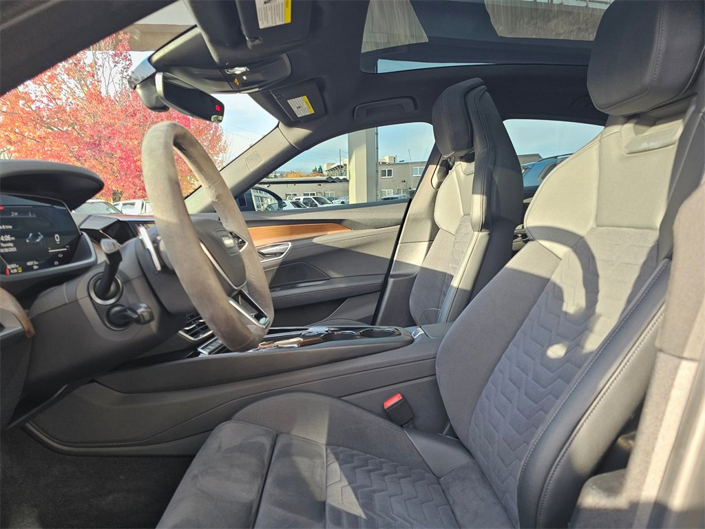 Used 2022 Audi e-tron GT Premium Plus image 22