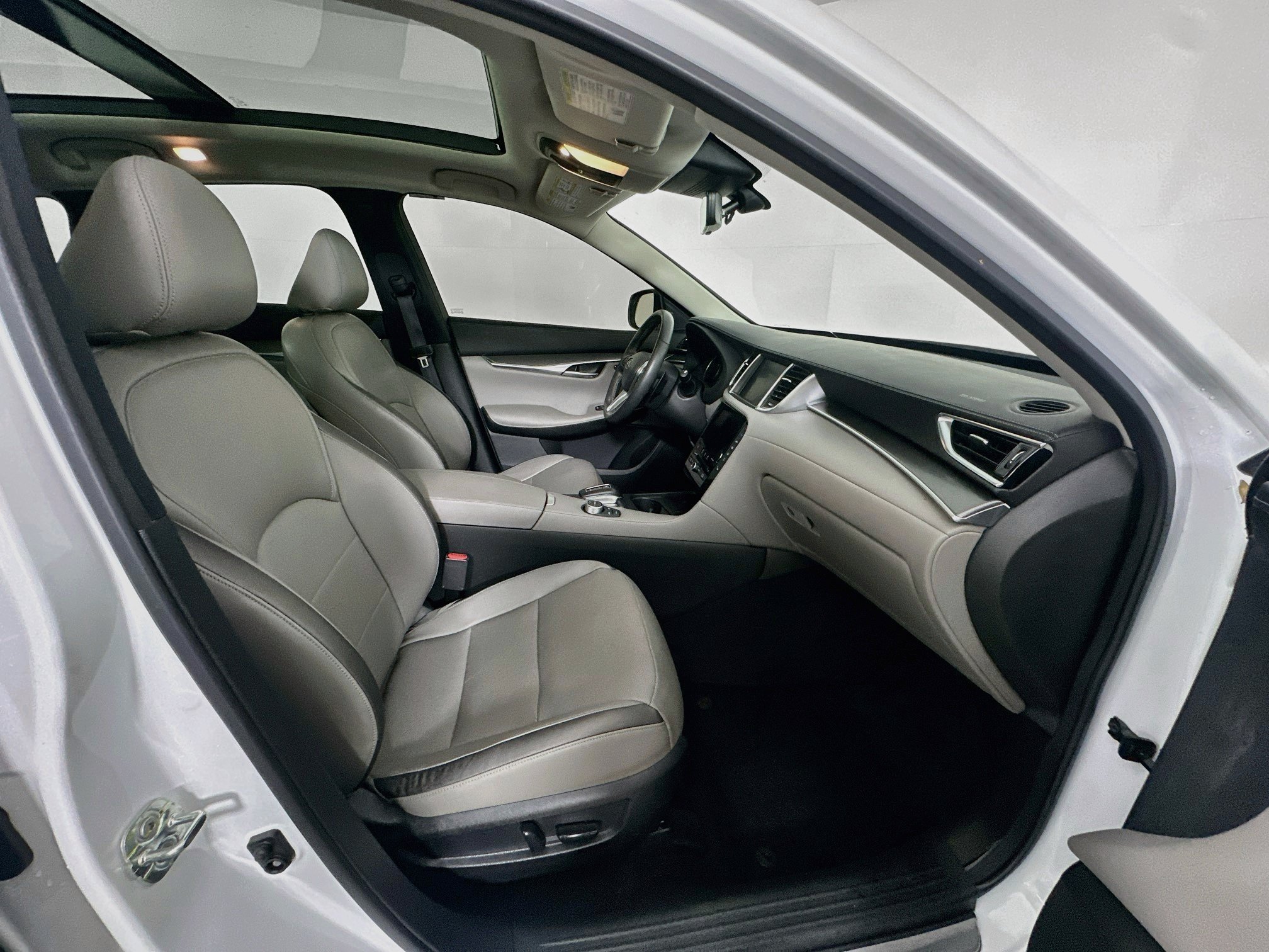 Used 2023 INFINITI QX50 Luxe FWD image 30