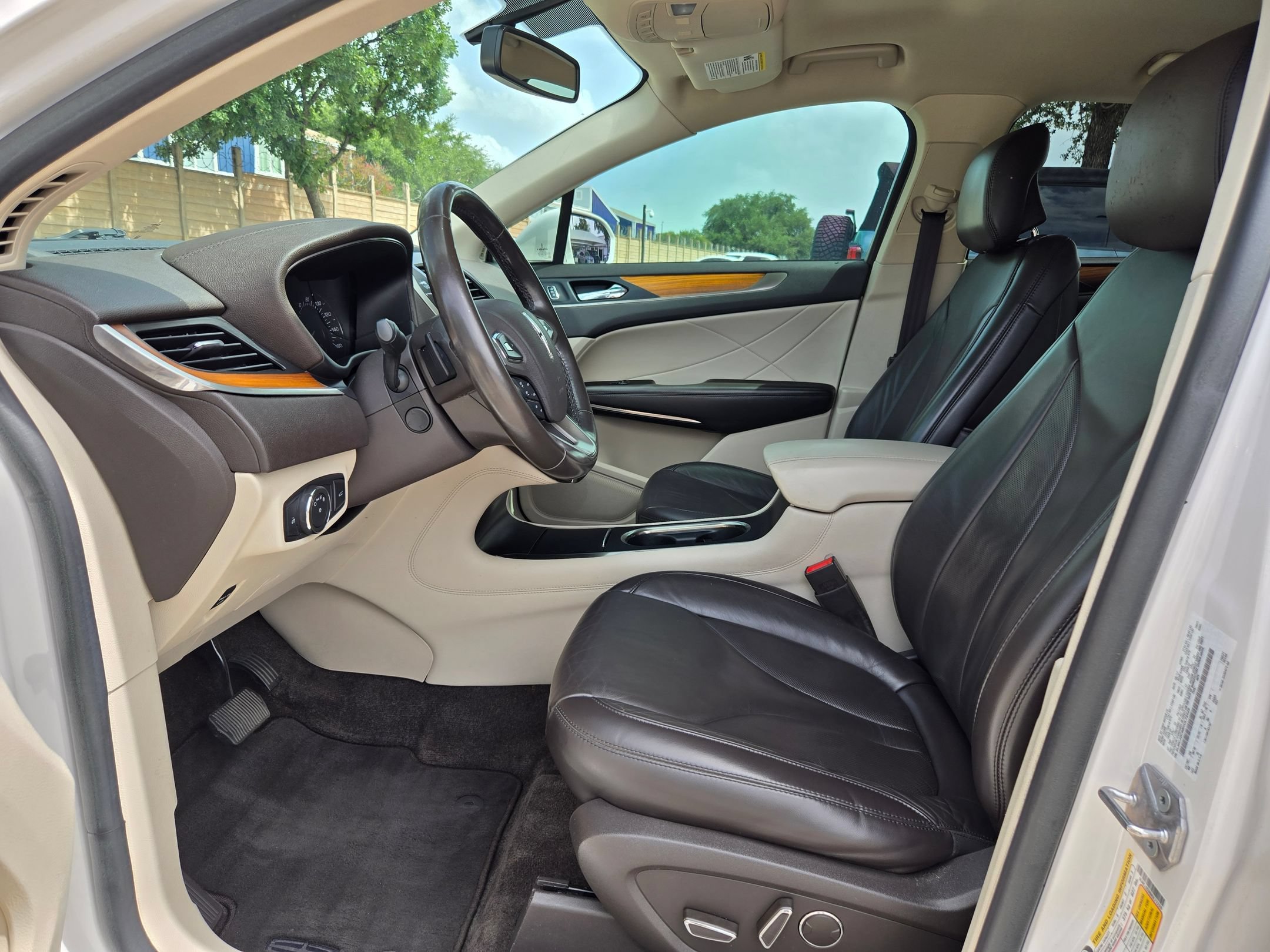 Used 2017 Lincoln MKC Select w/ Select Plus Package FWD image 9