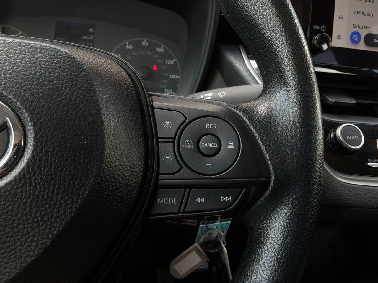 Used 2025 Toyota Corolla LE FWD image 30