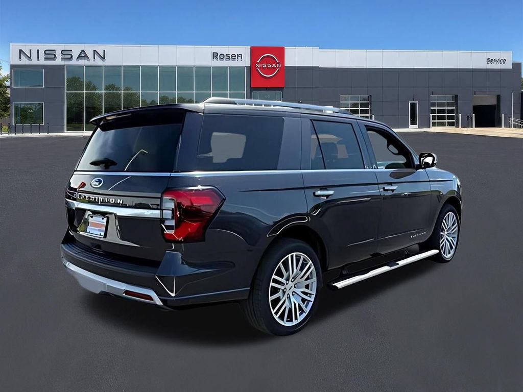 Used 2024 Ford Expedition Platinum AWD/4WD image 3
