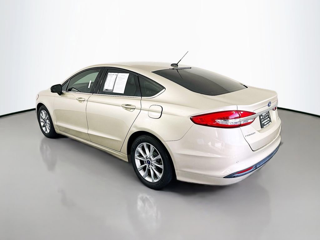 Used 2017 Ford Fusion SE w/ Fusion SE Technology Package image 5