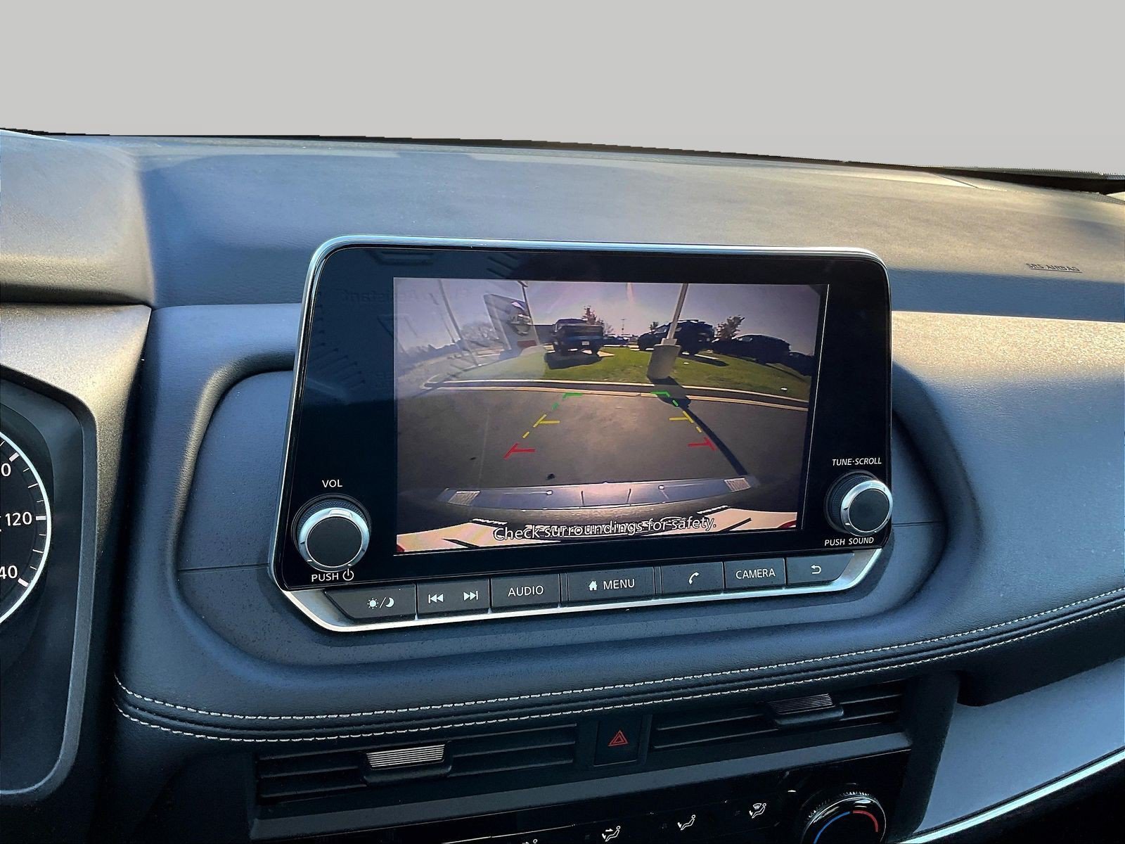 Used 2024 Nissan Rogue S AWD/4WD image 17