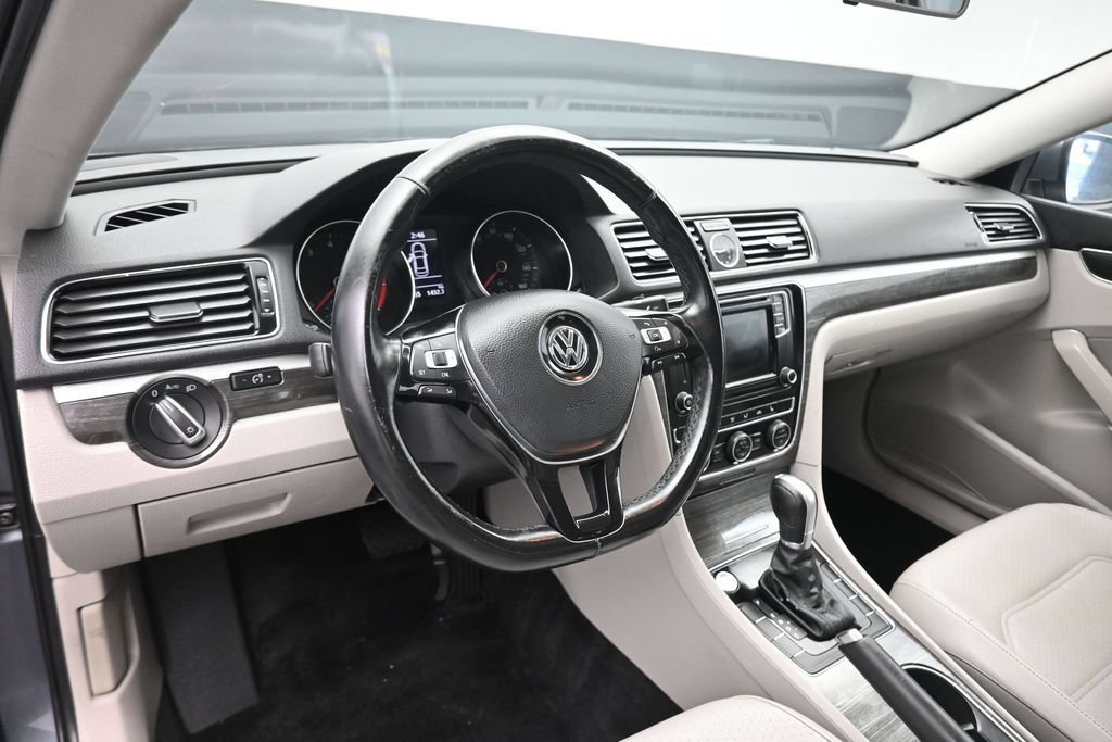 Used 2017 Volkswagen Passat 1.8T SE FWD image 14