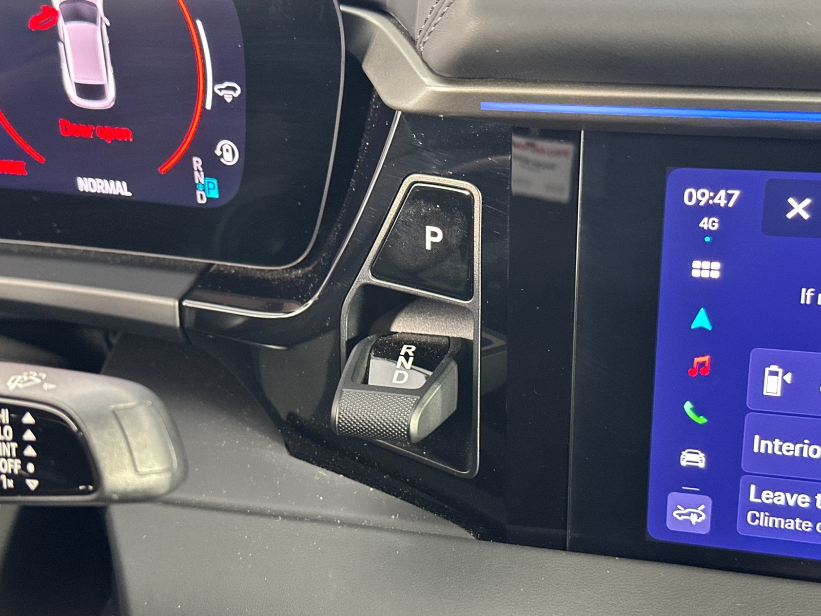 Certified 2025 Porsche Macan Electric RWD image 26