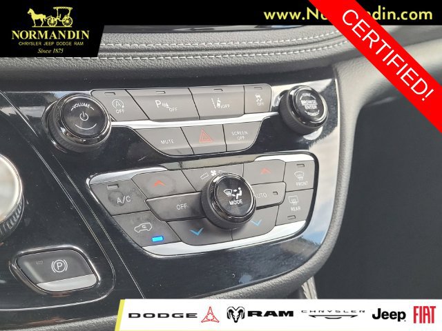 Certified 2025 Chrysler Pacifica Limited FWD image 11