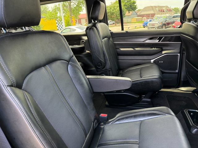 Used 2024 Jeep Wagoneer Series III AWD/4WD image 22