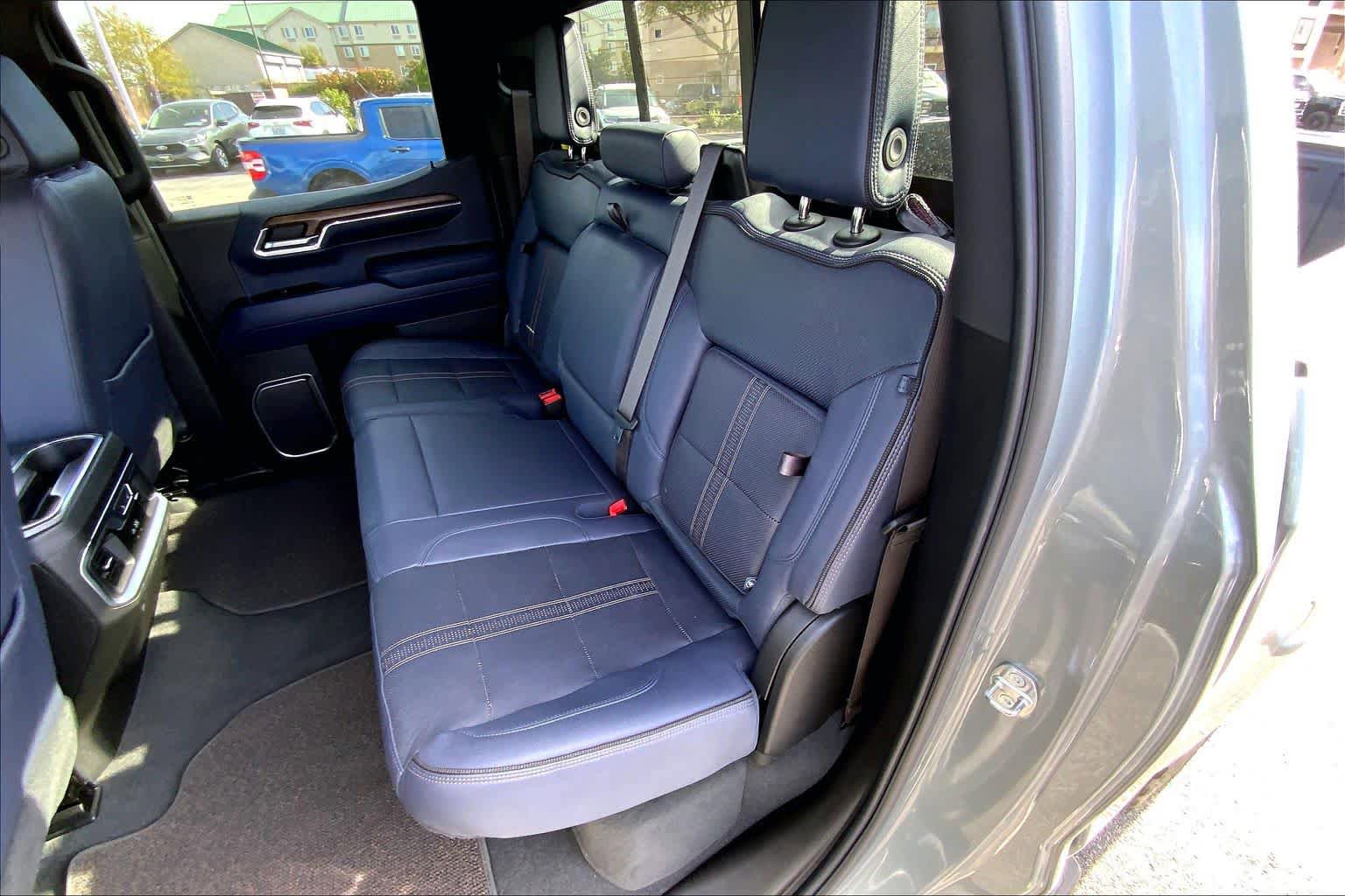 Used 2023 Chevrolet Silverado 1500 High Country w/ Technology Package AWD/4WD image 19