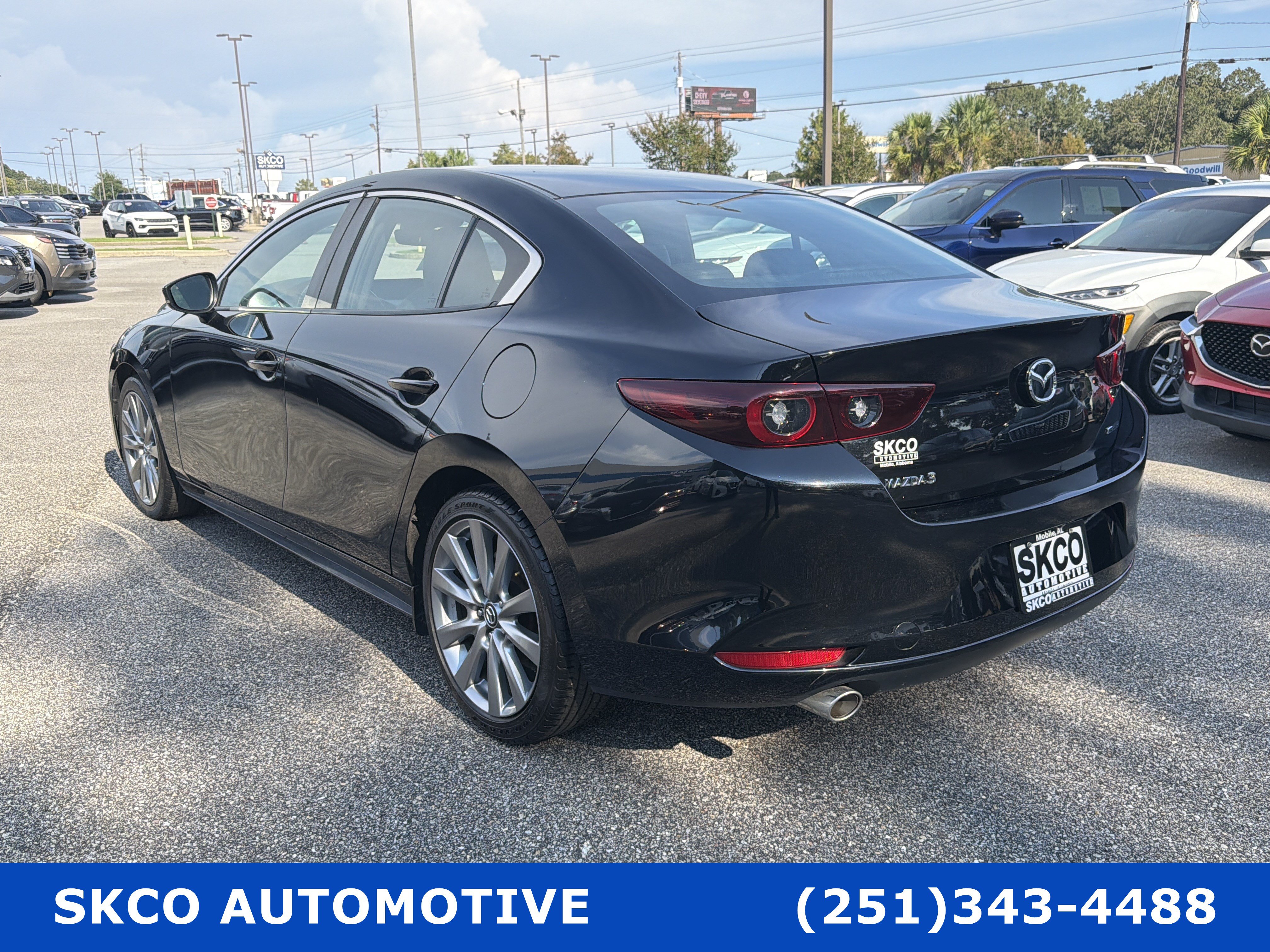 Used 2023 MAZDA MAZDA3 s FWD image 3
