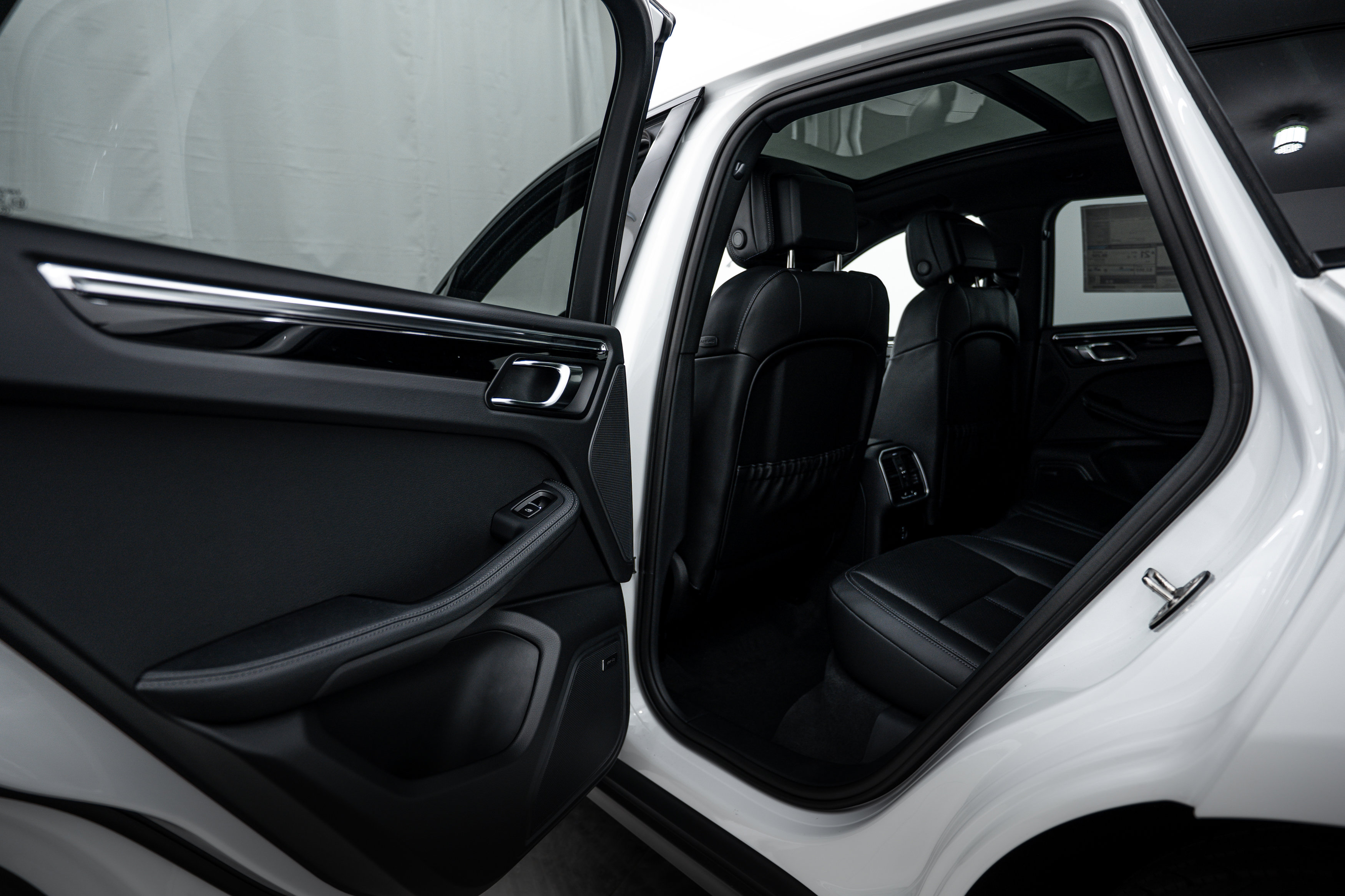 New 2026 Porsche Macan image 21