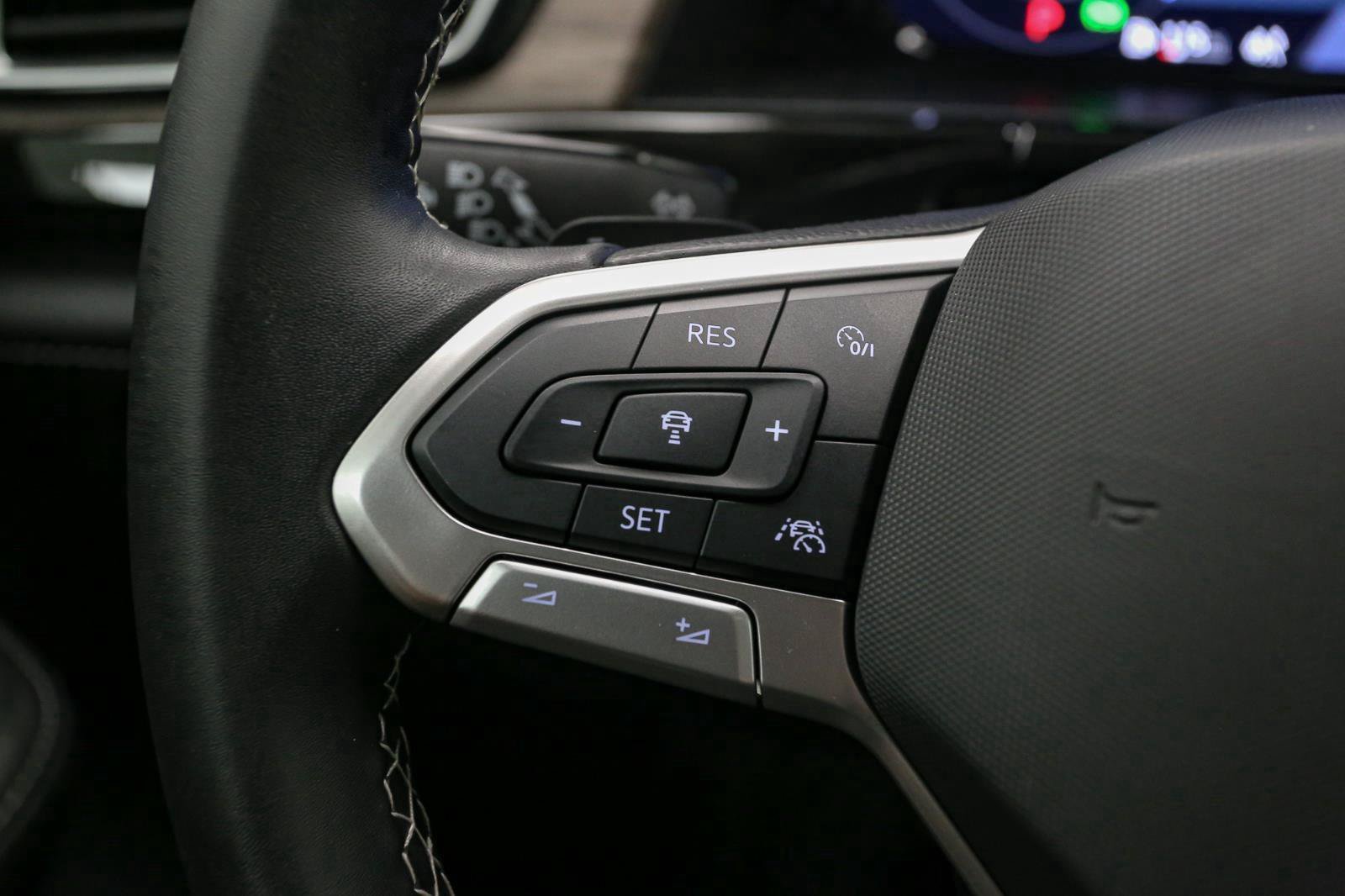 Certified 2025 Volkswagen Atlas SEL AWD/4WD image 38