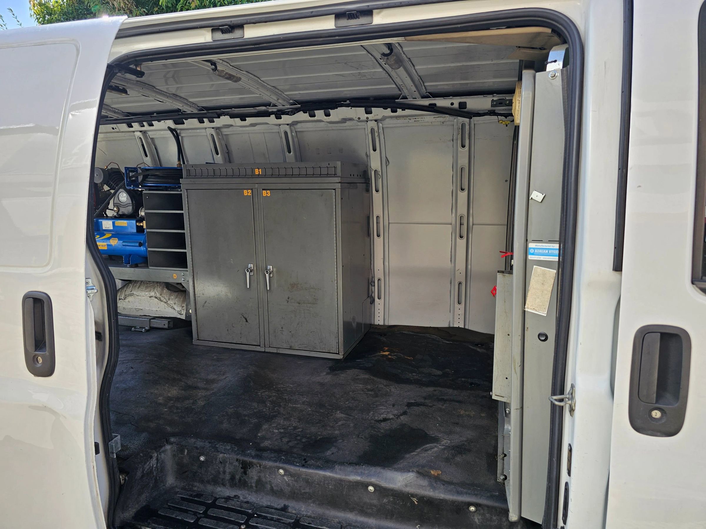 Used 2018 Chevrolet Express 3500 Extended w/ Driver Convenience Package image 23