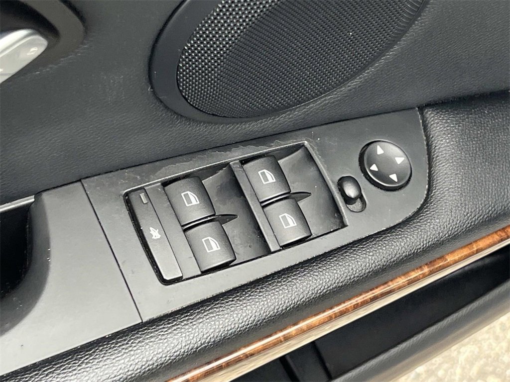 Used 2010 BMW 335i xDrive Sedan image 13