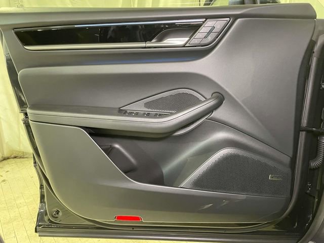 New 2025 Porsche Macan 4 Electric image 35