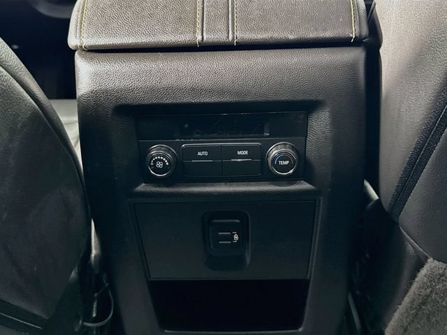Used 2018 Chevrolet Traverse LT FWD image 25