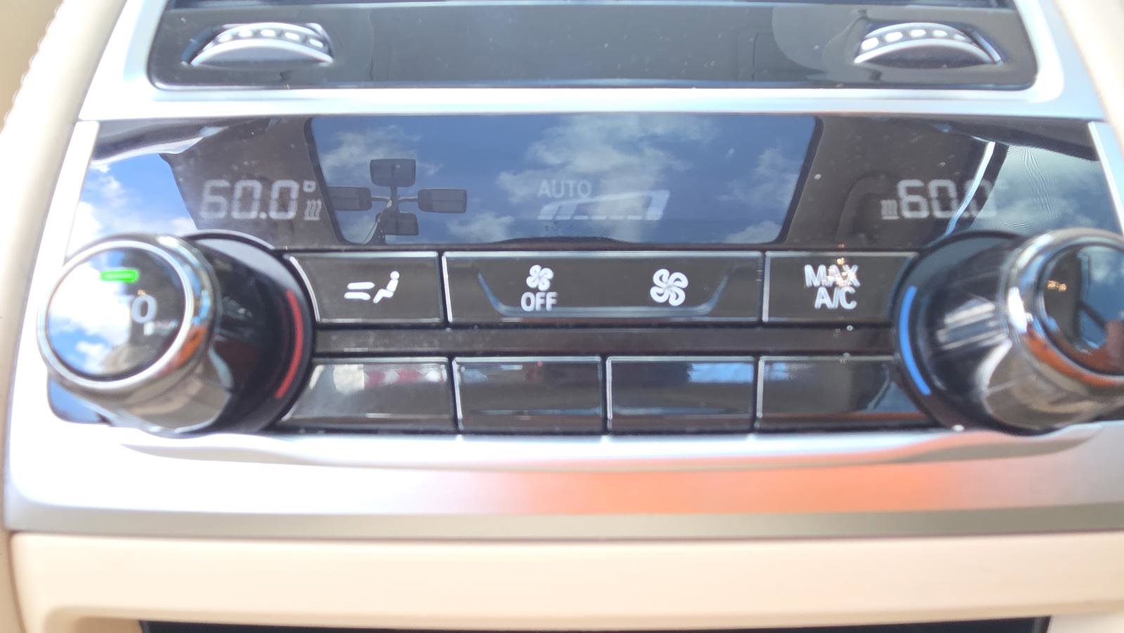 Used 2017 BMW 750i image 22