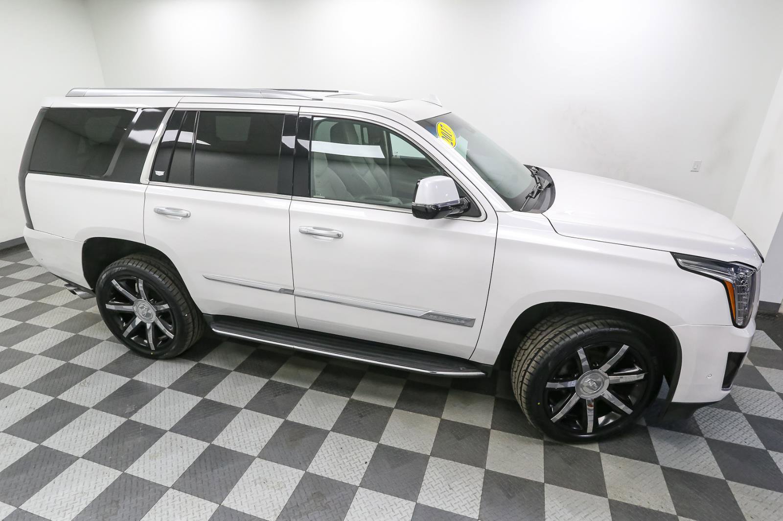 Used 2017 Cadillac Escalade Luxury image 5