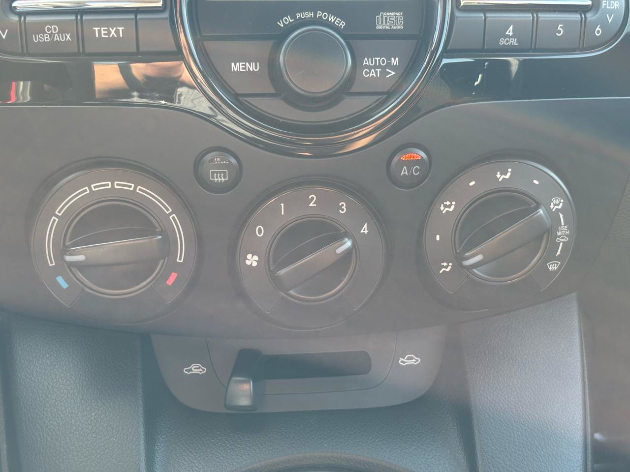 Used 2013 MAZDA MAZDA2 Touring FWD image 23
