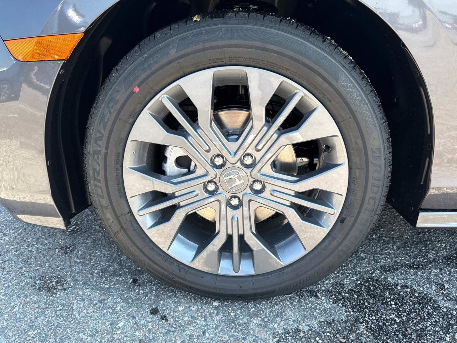 New 2026 Honda Odyssey Touring image 11