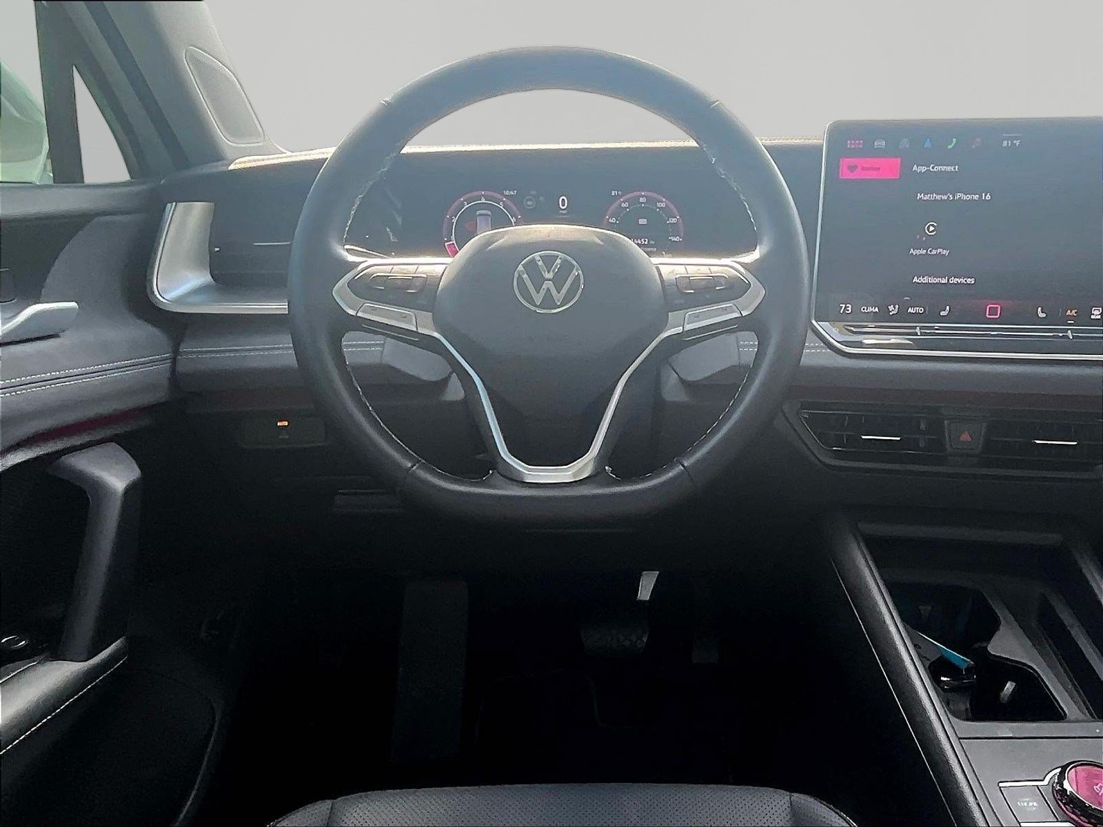 Used 2025 Volkswagen Tiguan SE w/ Panoramic Sunroof Package AWD/4WD image 15