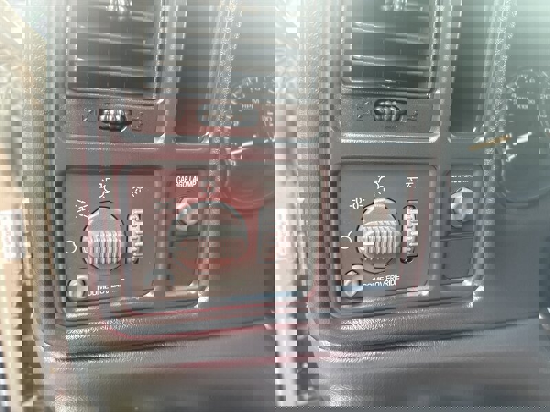 Used 2001 Chevrolet Silverado 2500 4x4 Crew Cab image 32