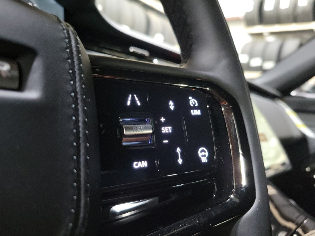 Used 2026 Land Rover Range Rover Sport Dynamic SE AWD/4WD image 16