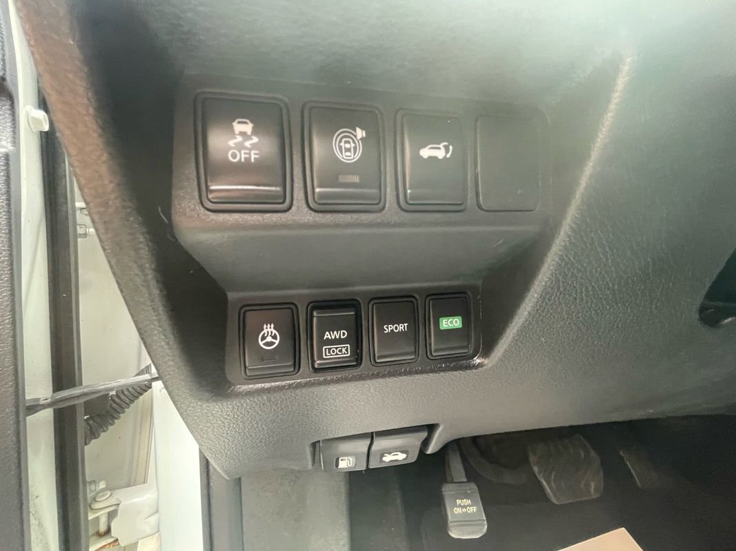 Used 2017 Nissan Rogue SV w/ SV Premium Package image 14