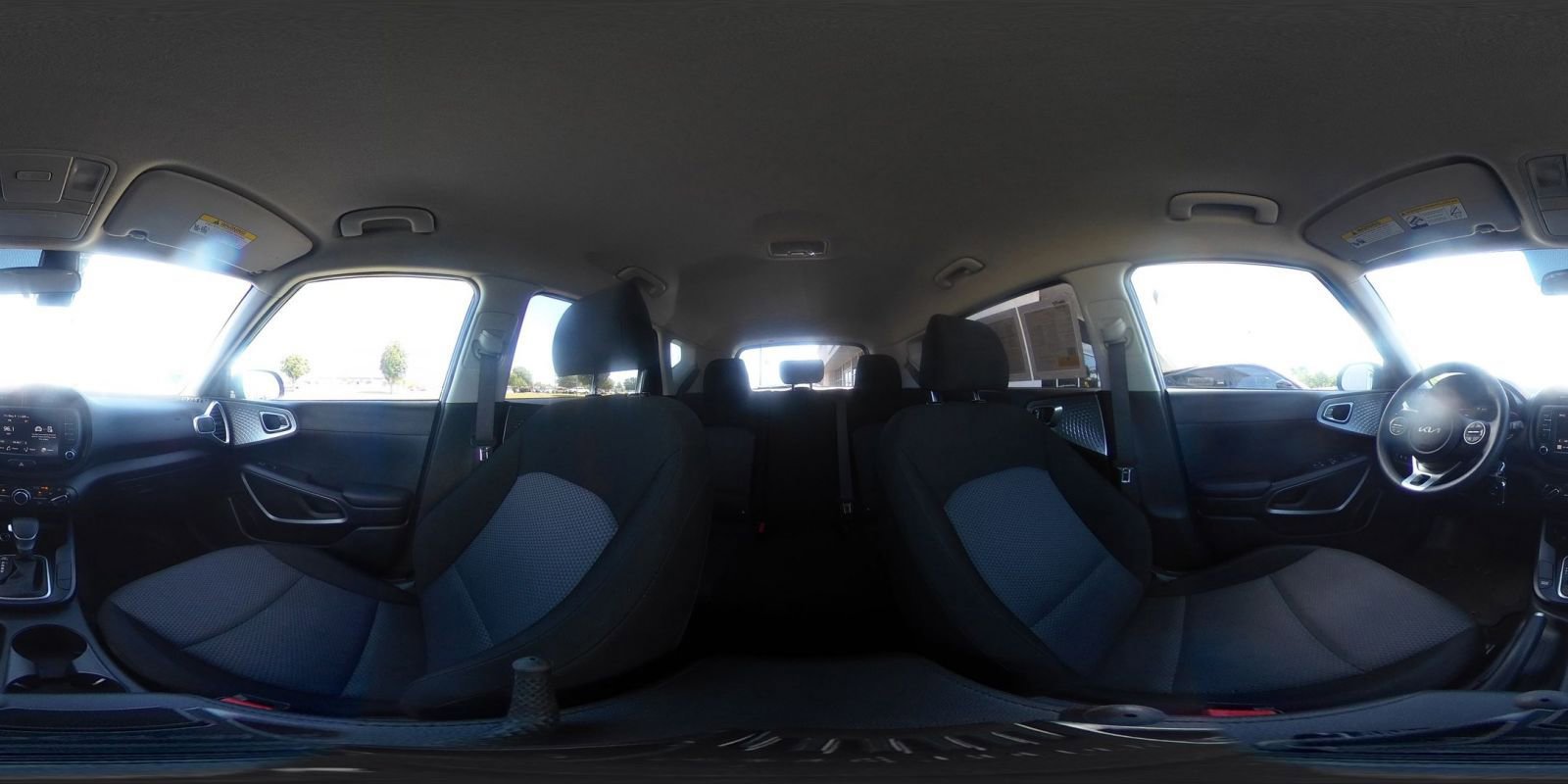 Used 2025 Kia Soul LX w/ LX Technology Package FWD image 40