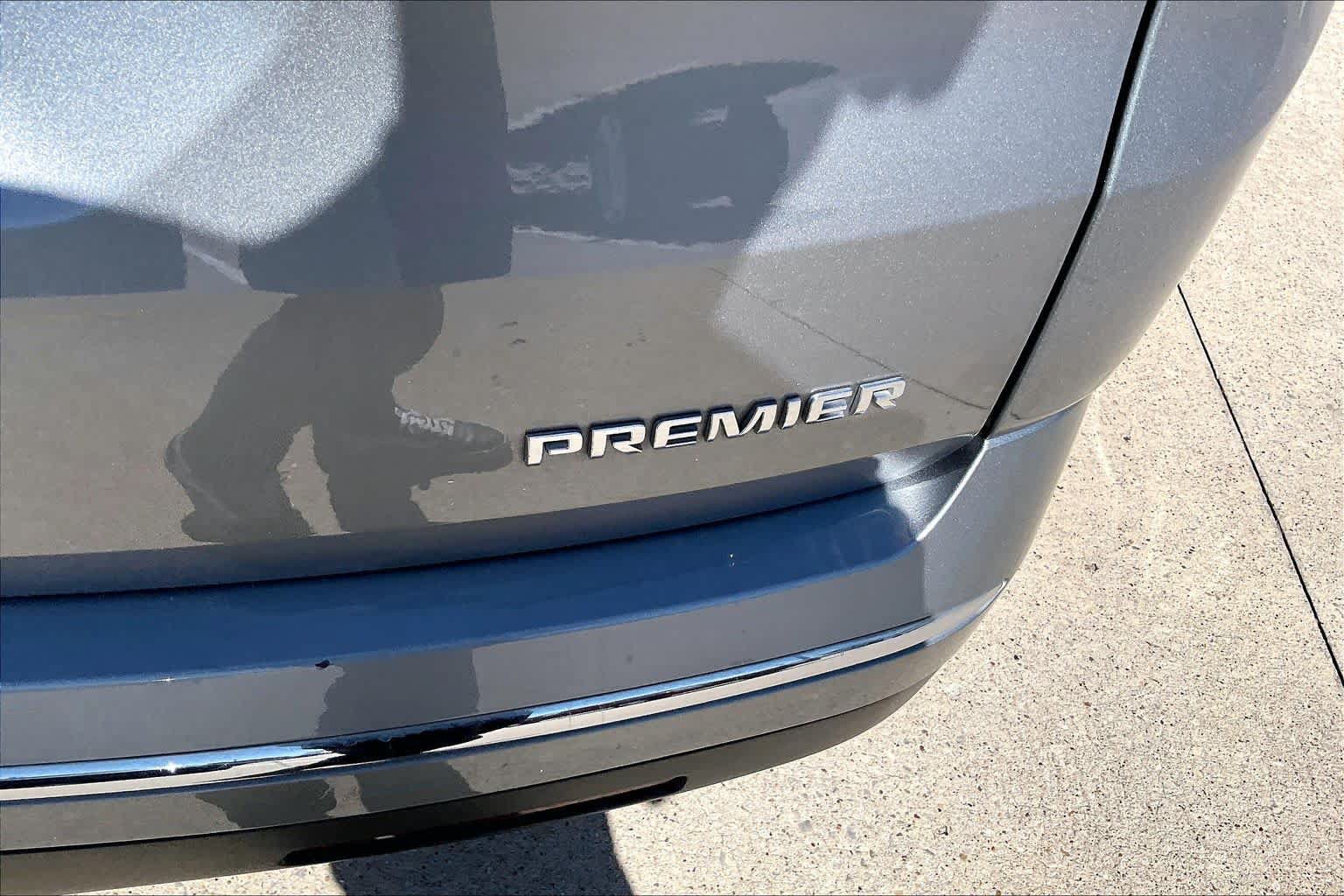 Used 2023 Chevrolet Traverse Premier AWD/4WD image 10