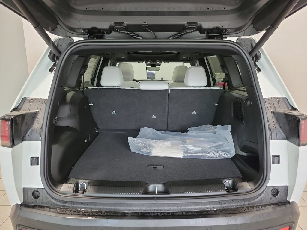 New 2026 Jeep Cherokee Overland w/ Trailer Tow Group AWD/4WD image 8