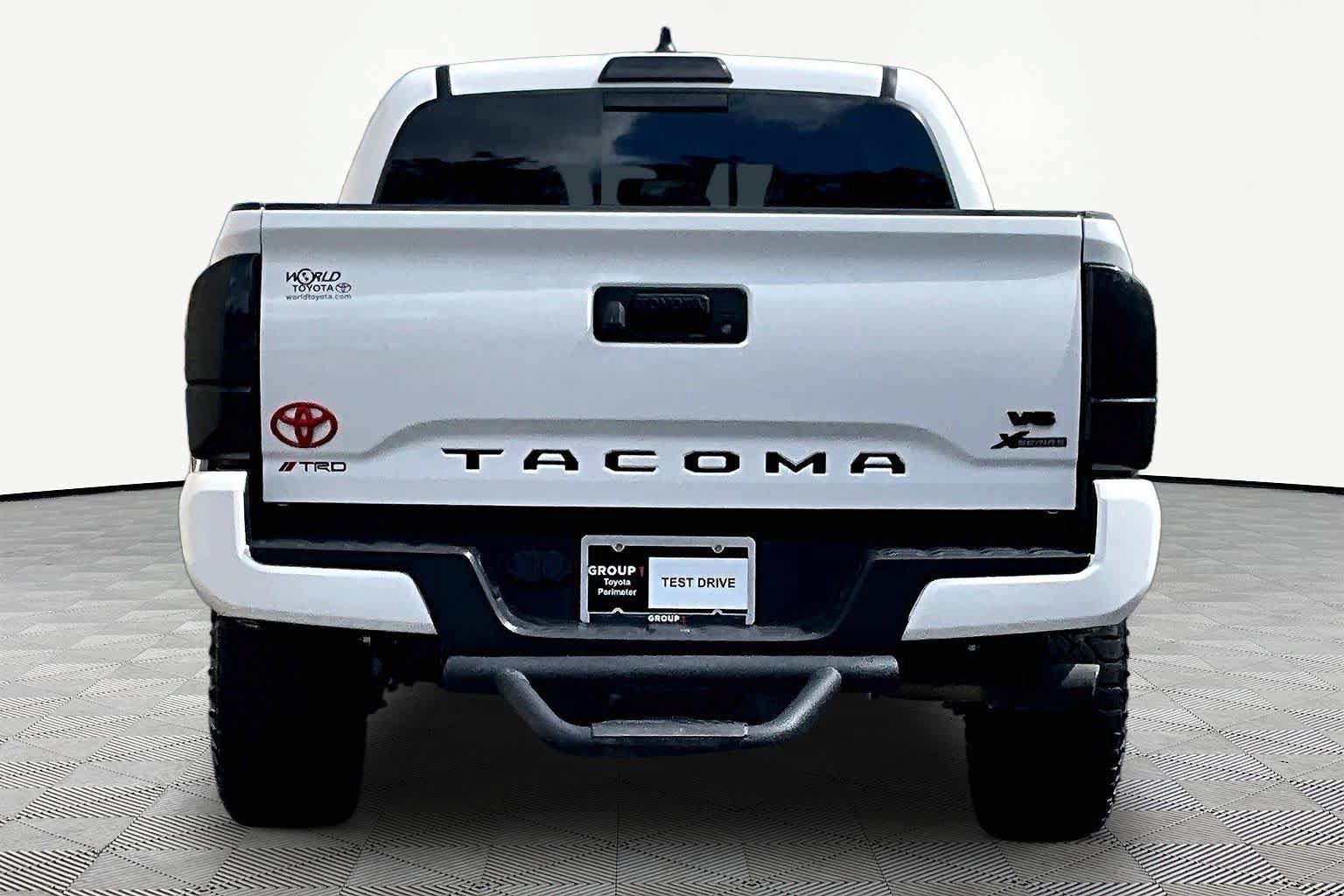 Used 2022 Toyota Tacoma SR5 w/ Technology Package RWD image 5