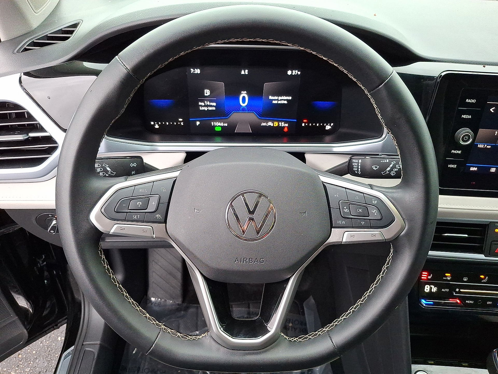 Used 2025 Volkswagen Taos SE FWD image 16