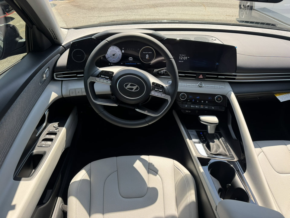 New 2025 Hyundai Elantra Limited w/ Cargo Package image 15