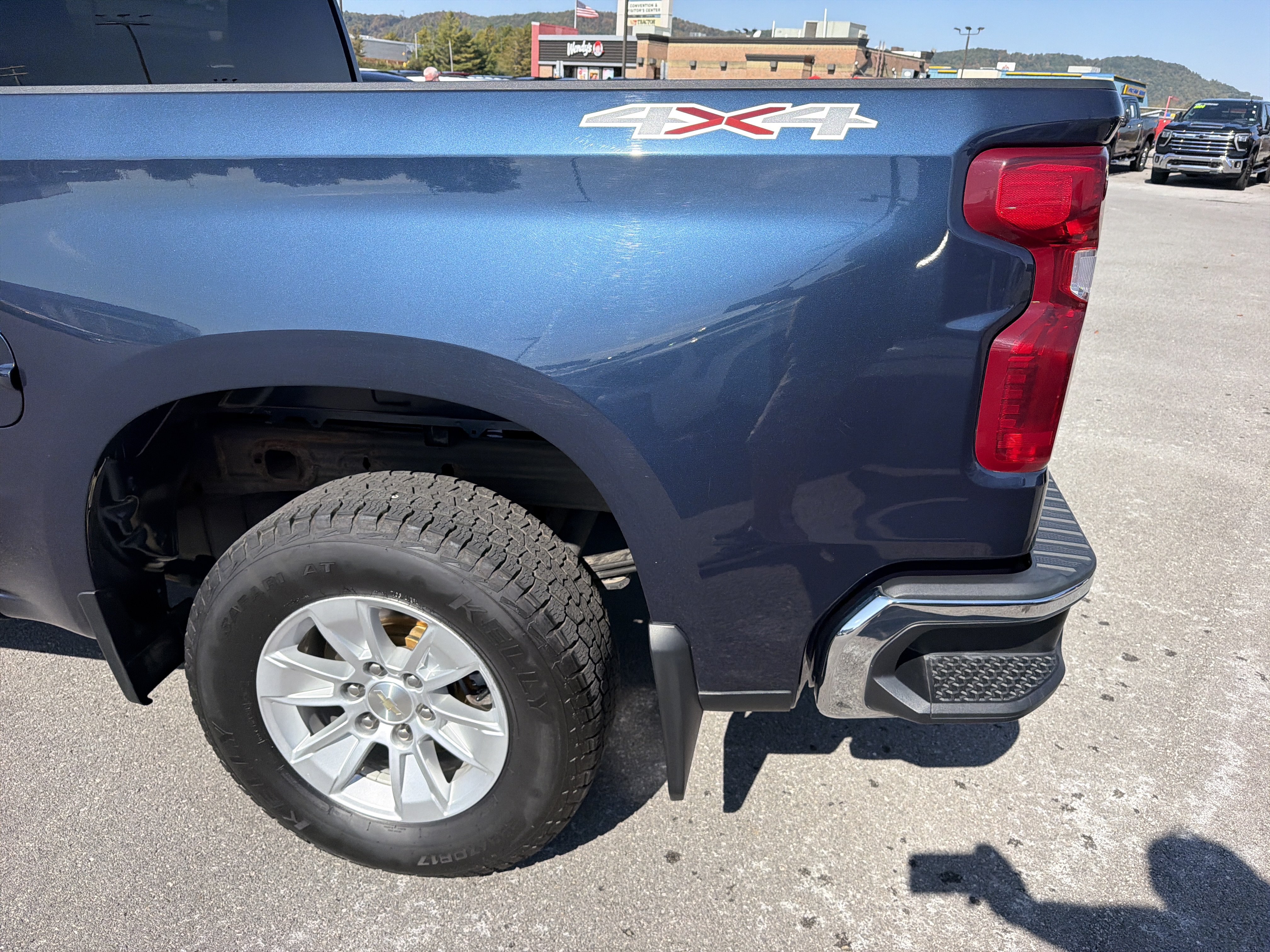 Certified 2022 Chevrolet Silverado 1500 LT AWD/4WD image 9