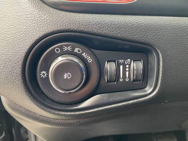 Used 2022 Jeep Renegade Trailhawk w/ Sun/Sound Group image 18