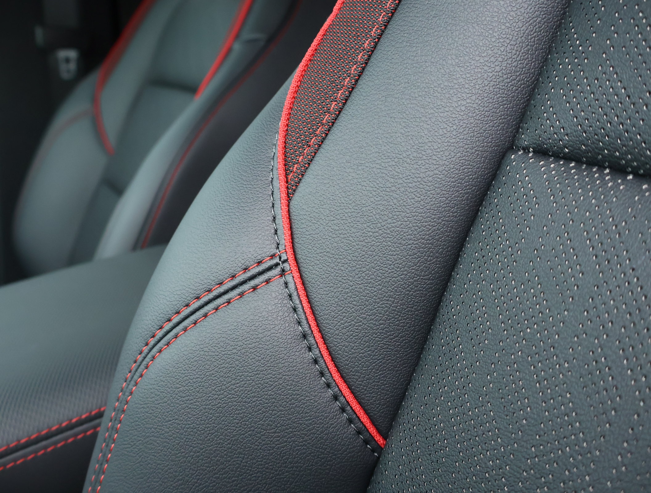 New 2027 Chevrolet Equinox RS w/ Safety and Technology Package FWD image 11