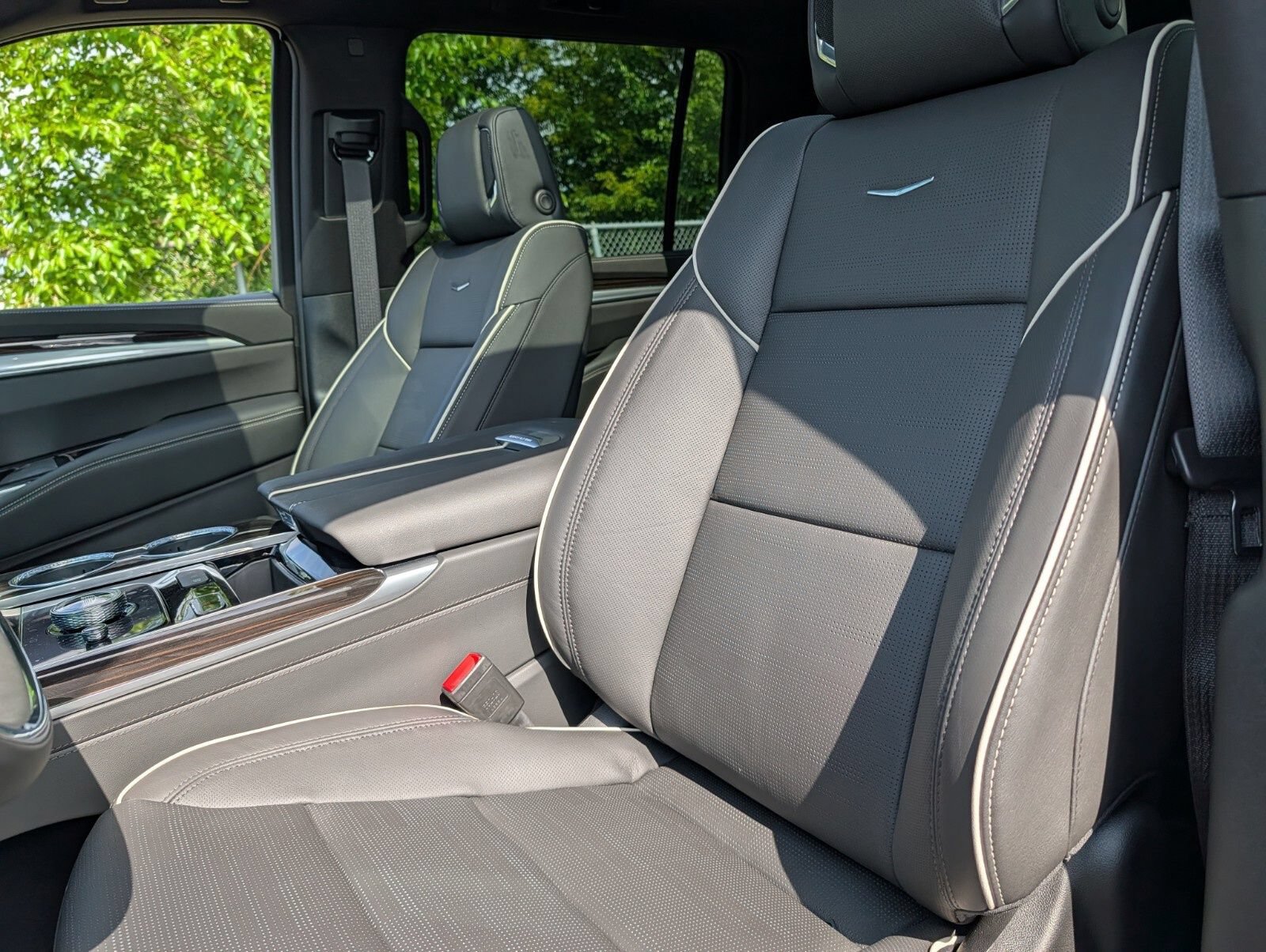 New 2026 Cadillac Escalade ESV Luxury w/ Touring Package AWD/4WD image 27