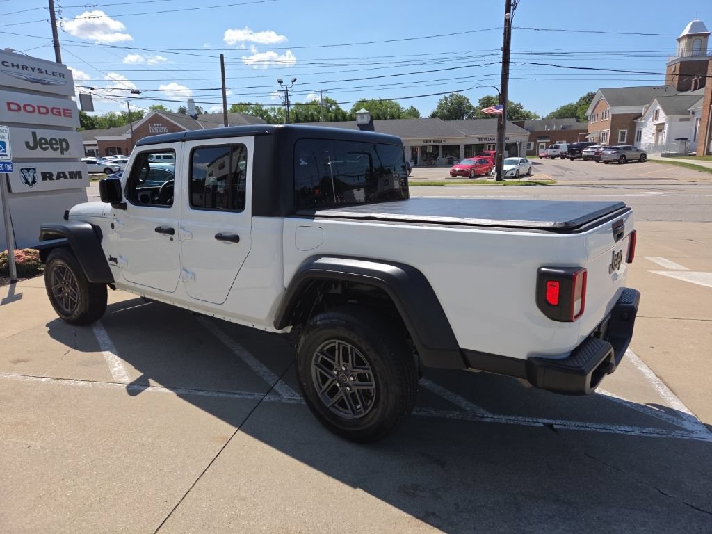Certified 2025 Jeep Gladiator Sport AWD/4WD image 8