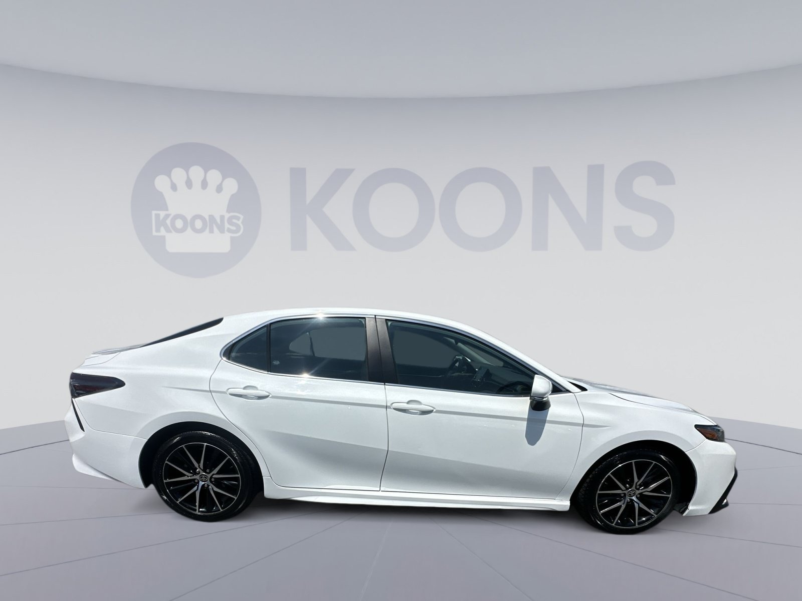 Used 2024 Toyota Camry SE FWD image 17