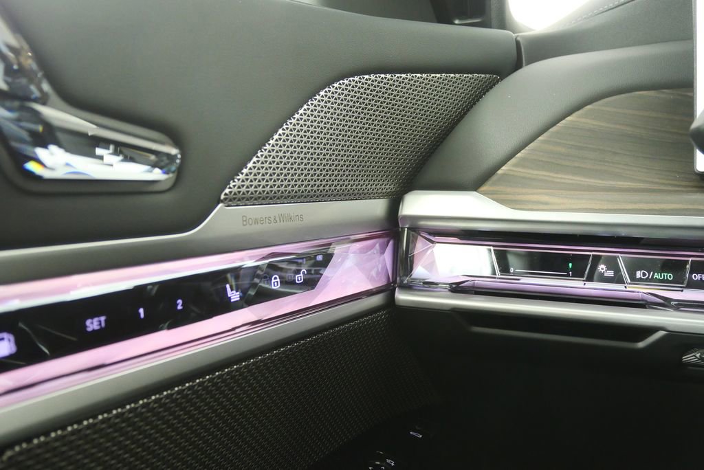 Used 2026 BMW 750e xDrive image 20