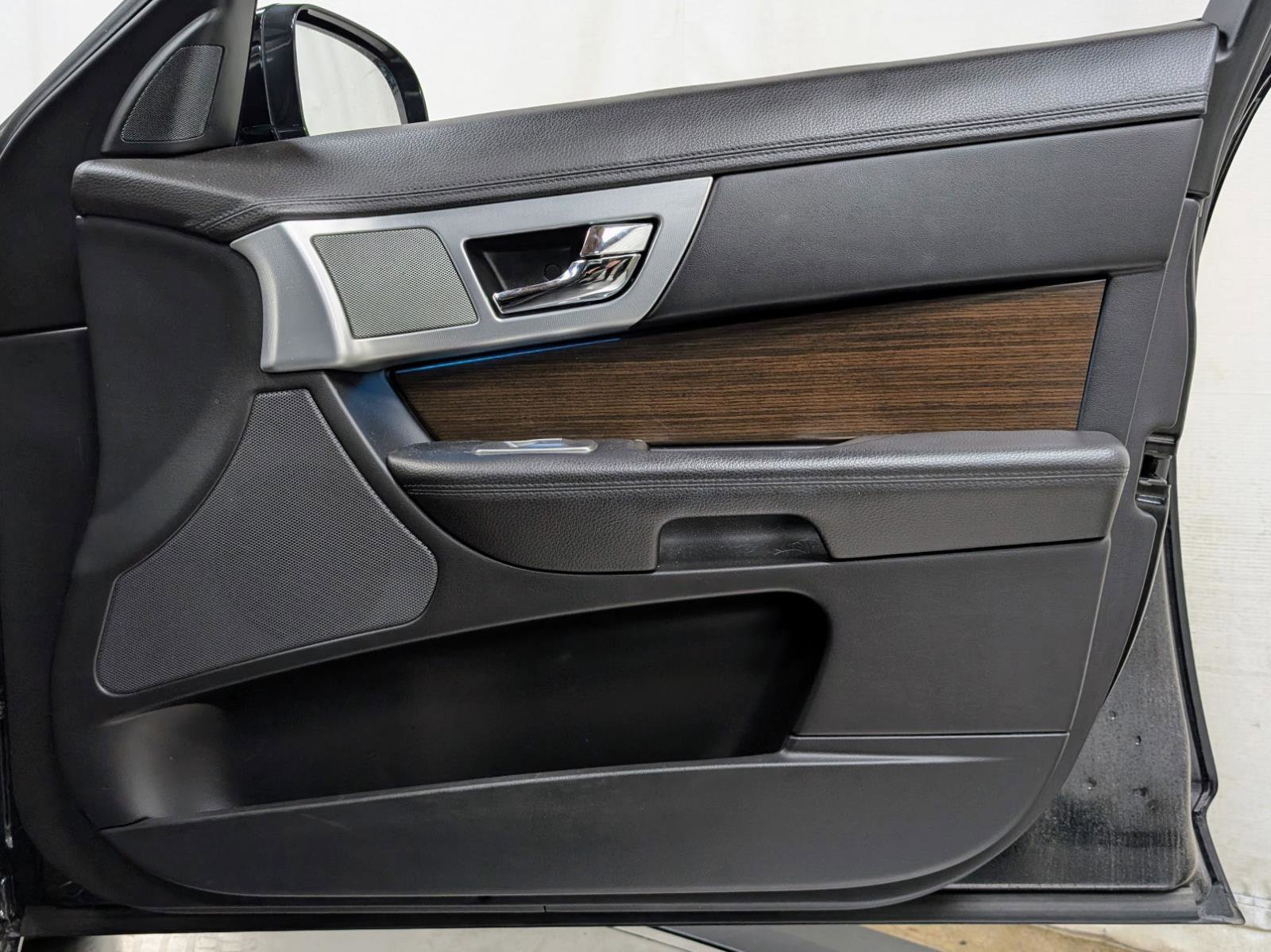 Used 2014 Jaguar XF 3.0 image 20