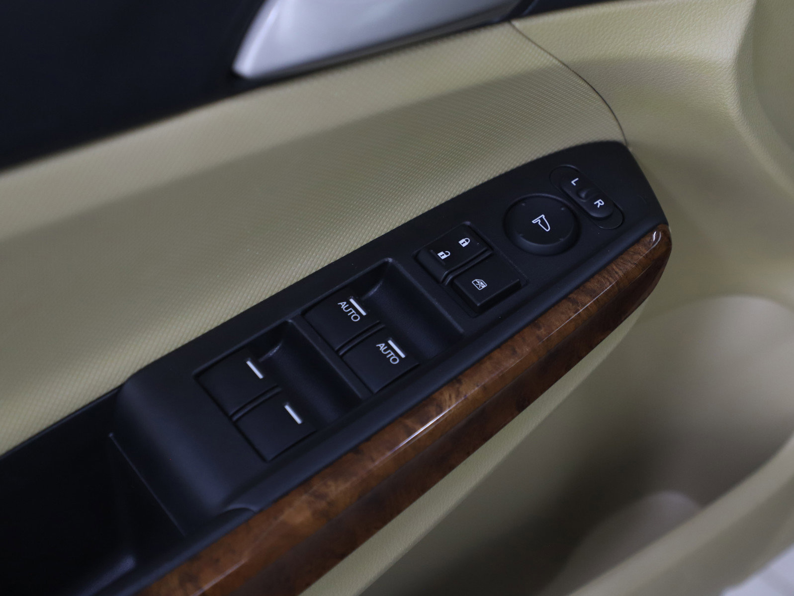 Used 2011 Honda Accord EX image 18