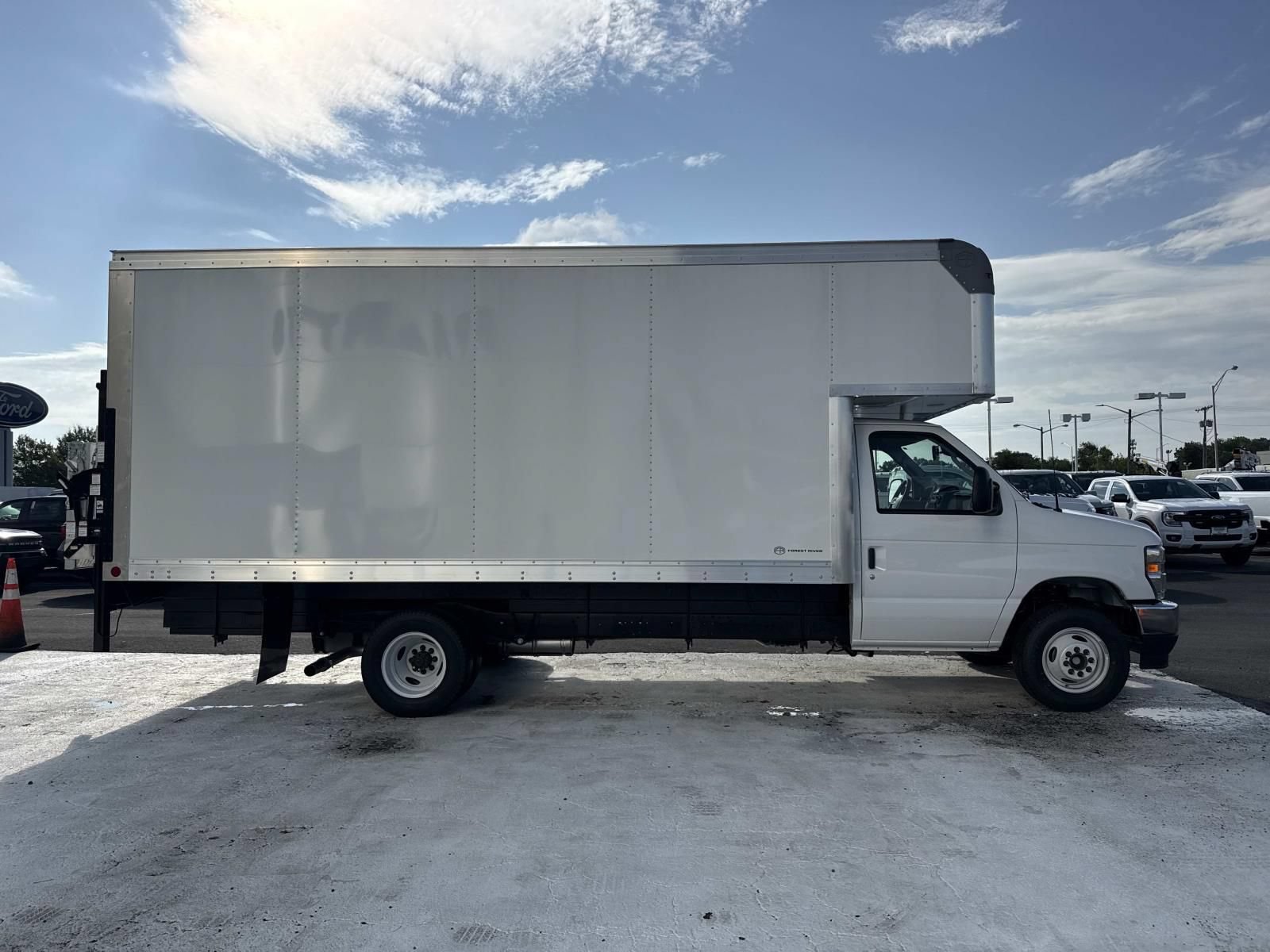 New 2027 Ford E-450 and Econoline 450 Super Duty w/ Power Equipment Group RWD image 2
