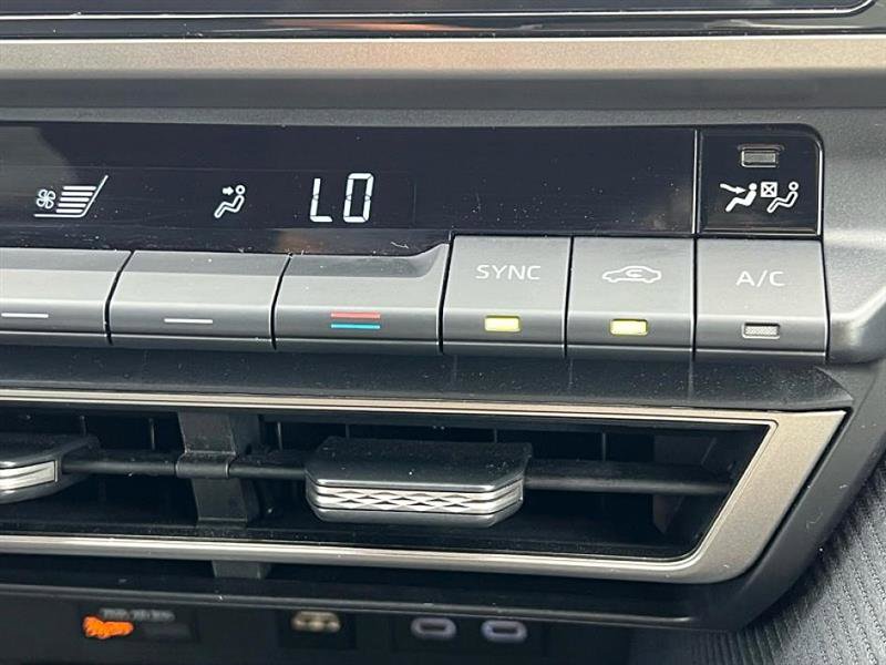 Used 2025 Toyota Camry SE image 33