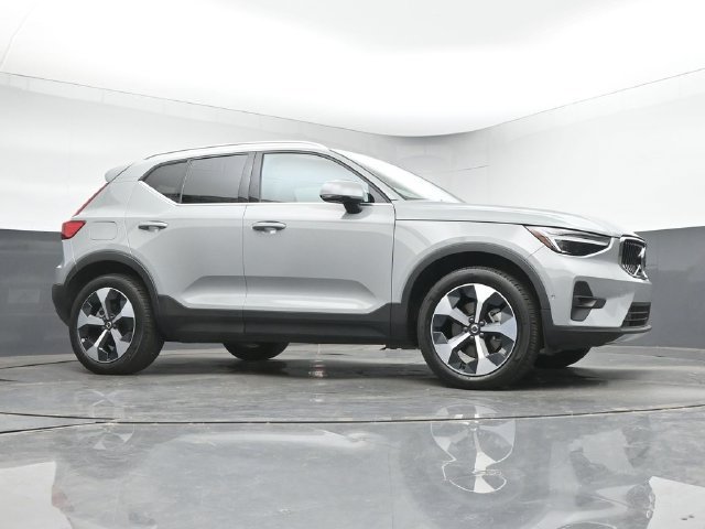 Used 2024 Volvo XC40 B5 Plus w/ Protection Package Premier AWD/4WD image 32