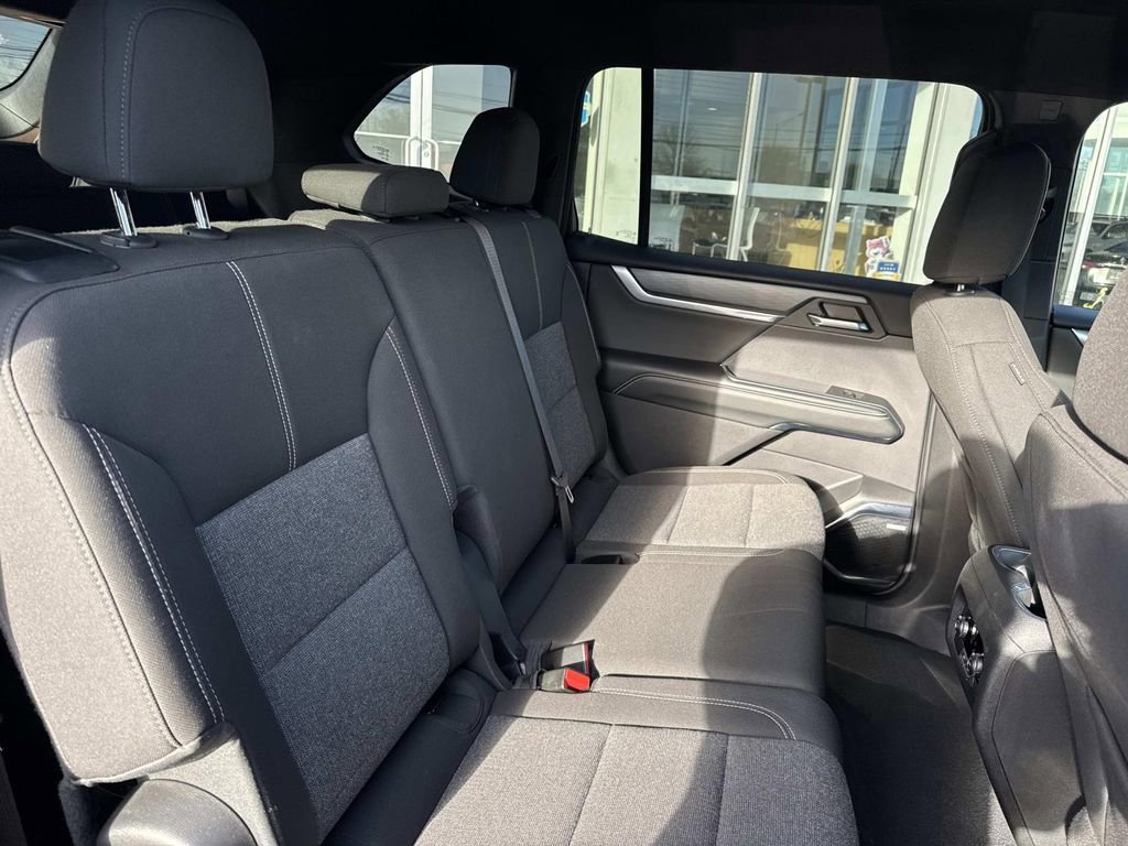 Used 2025 GMC Acadia Elevation image 10