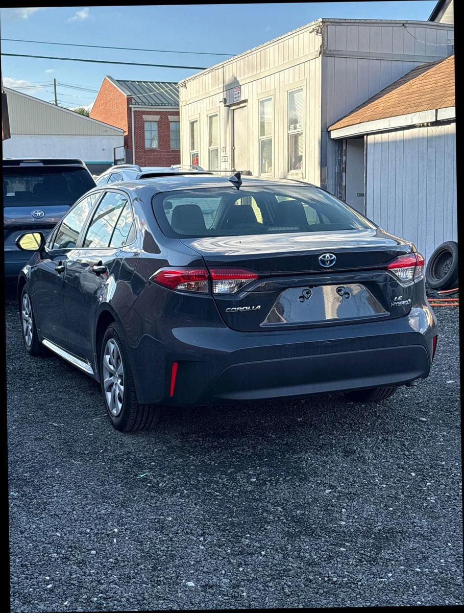Used 2023 Toyota Corolla LE FWD image 3