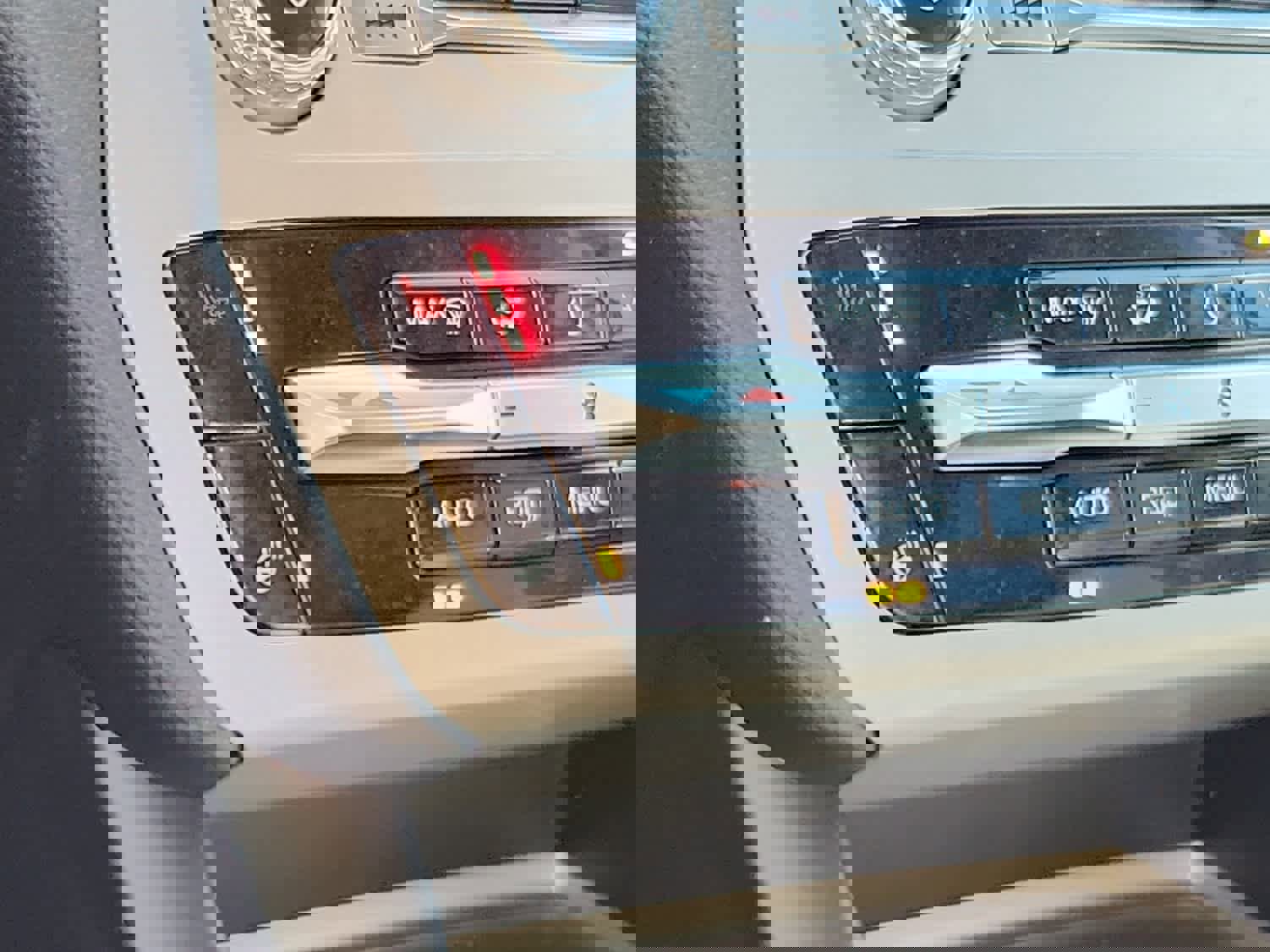 Used 2023 Ford Explorer XLT w/ Equipment Group 202A image 15